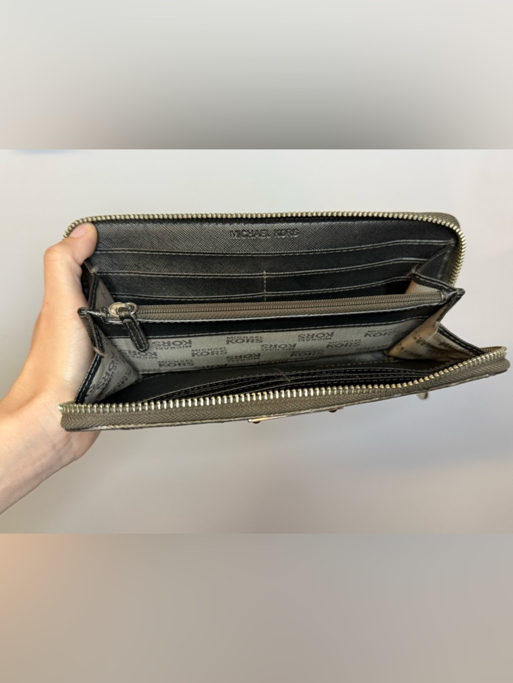 Michael Kors Jet Set Continental Zip Around Wallet - Picture 3 of 4